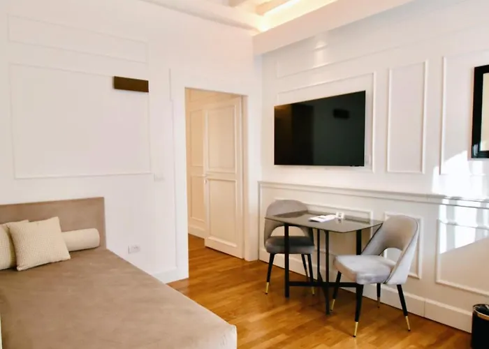 Palazzo Goldoni Condotti Collection Roma